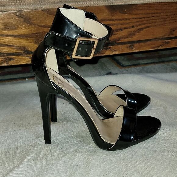 Beautiful D Brand High Heel Shoes - Picture 4 of 11